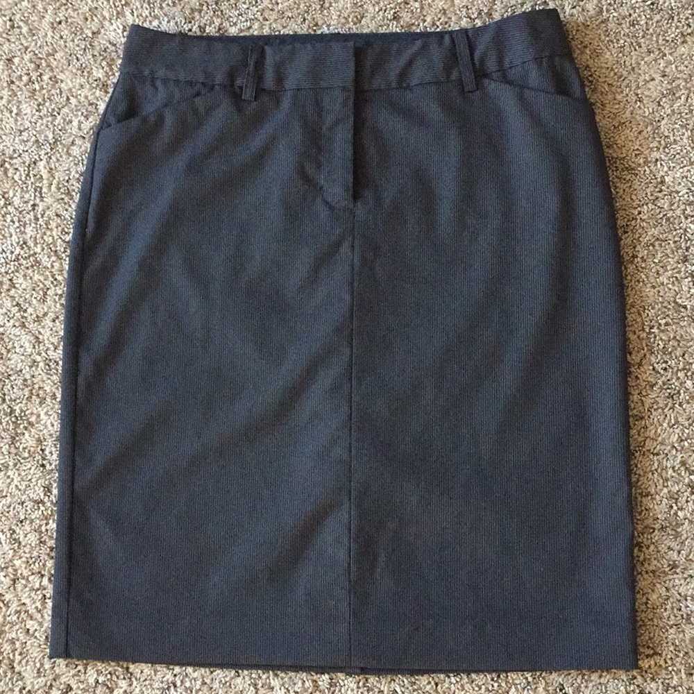 Express Design Studio Women’s Black Skirt Size 4